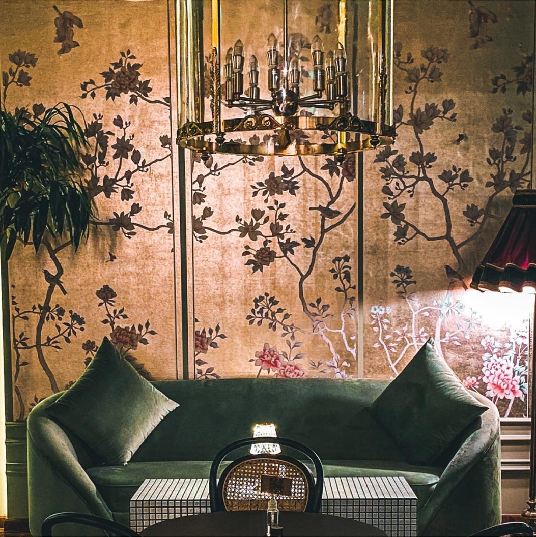 Café interior — cafe lounge